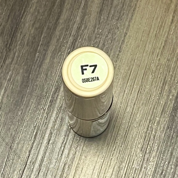 NWT Revolution Concealer BUNDLE - Picture 5 of 7